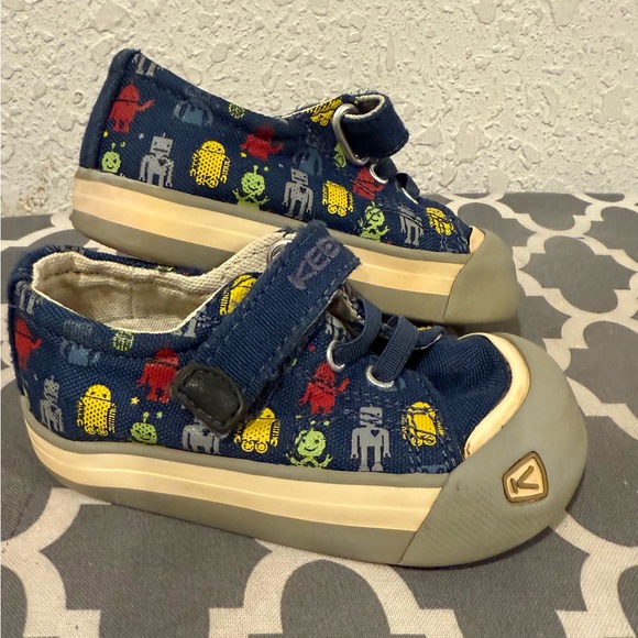 Keen Blue with Robots Toddler Sneakers Size 5 - Picture 1 of 3